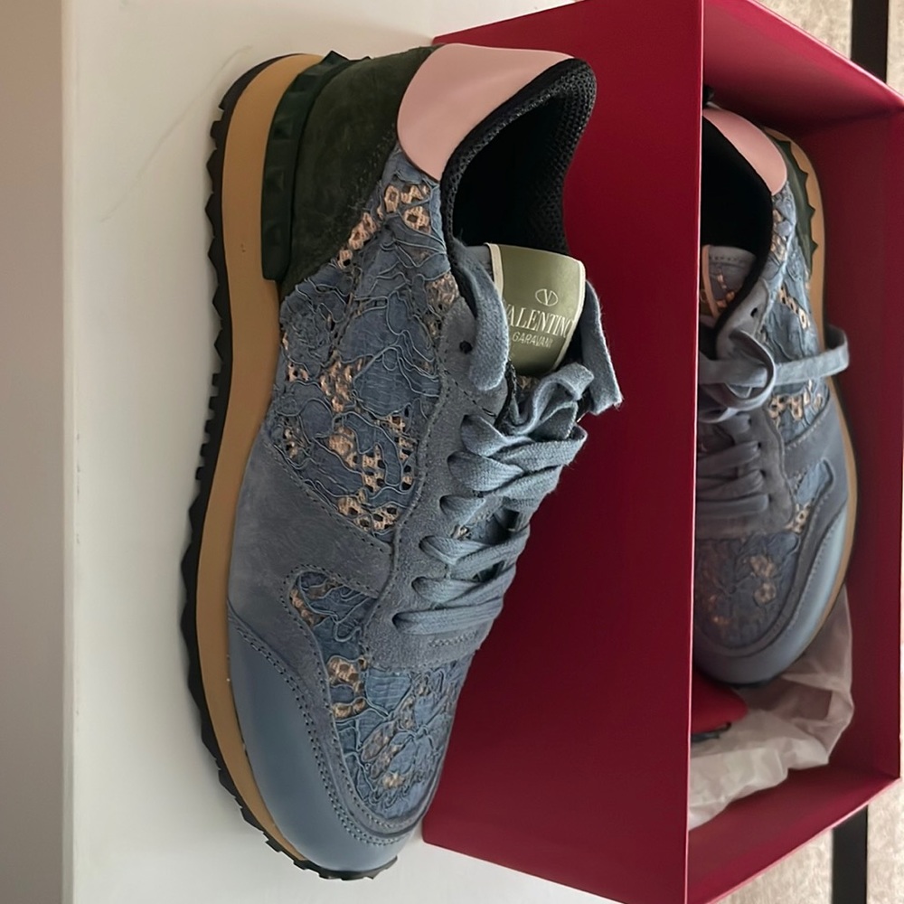 Valentino rockrunner lace sneaker size 37/7 worn twice